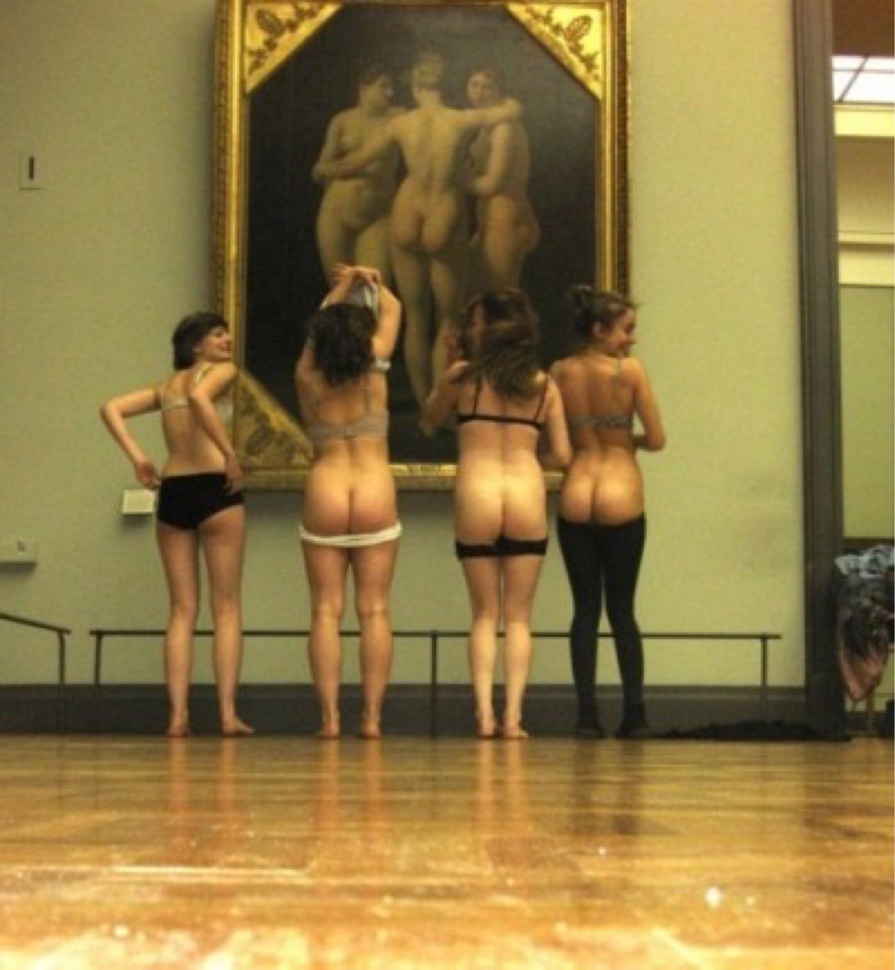 Изображение помечено: Art, Ass - Butt, Museum