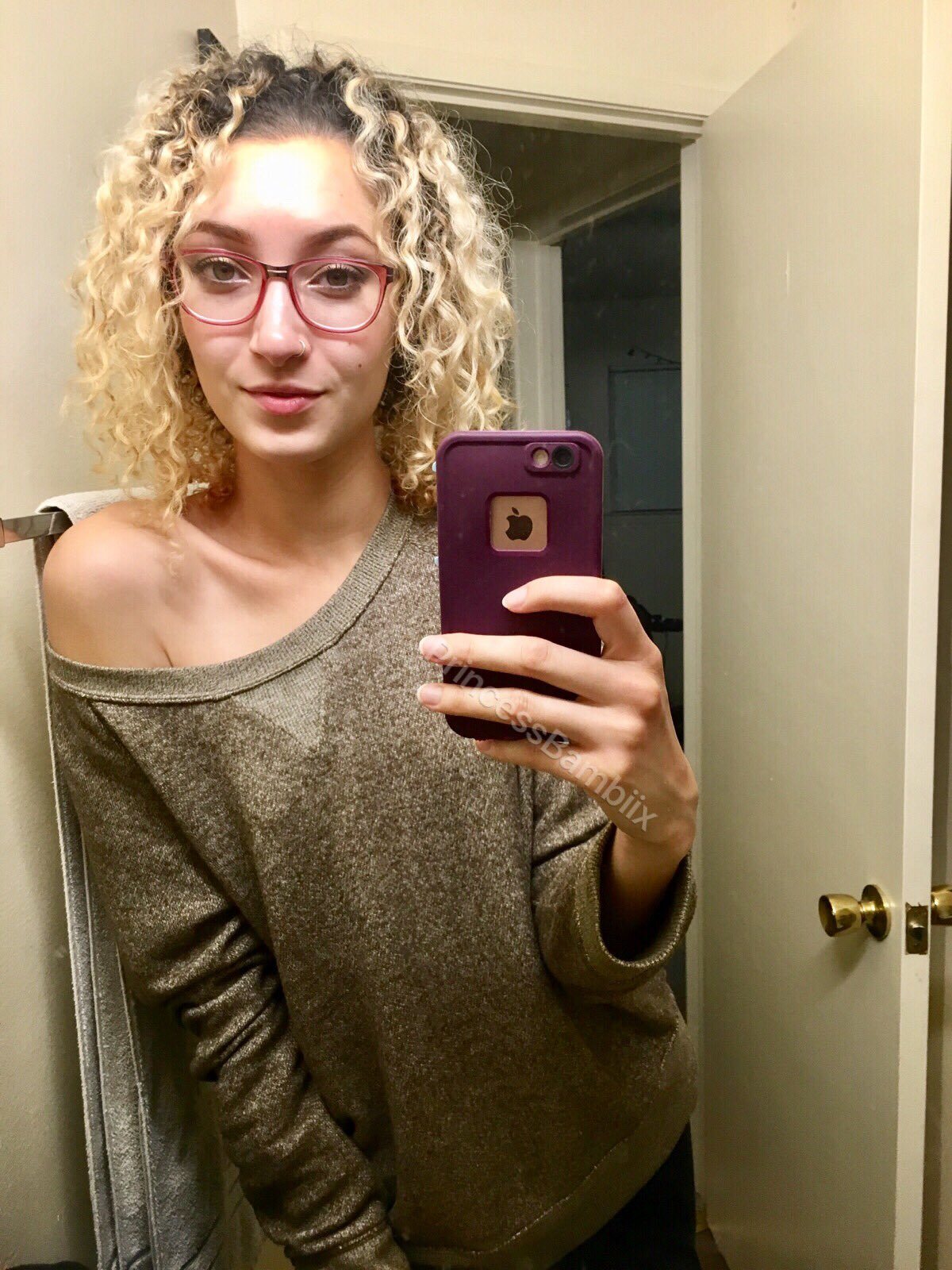 Изображение помечено: Bambii Bonsai, Blonde, Brunette, Camgirl, Chaturbate, Selfie