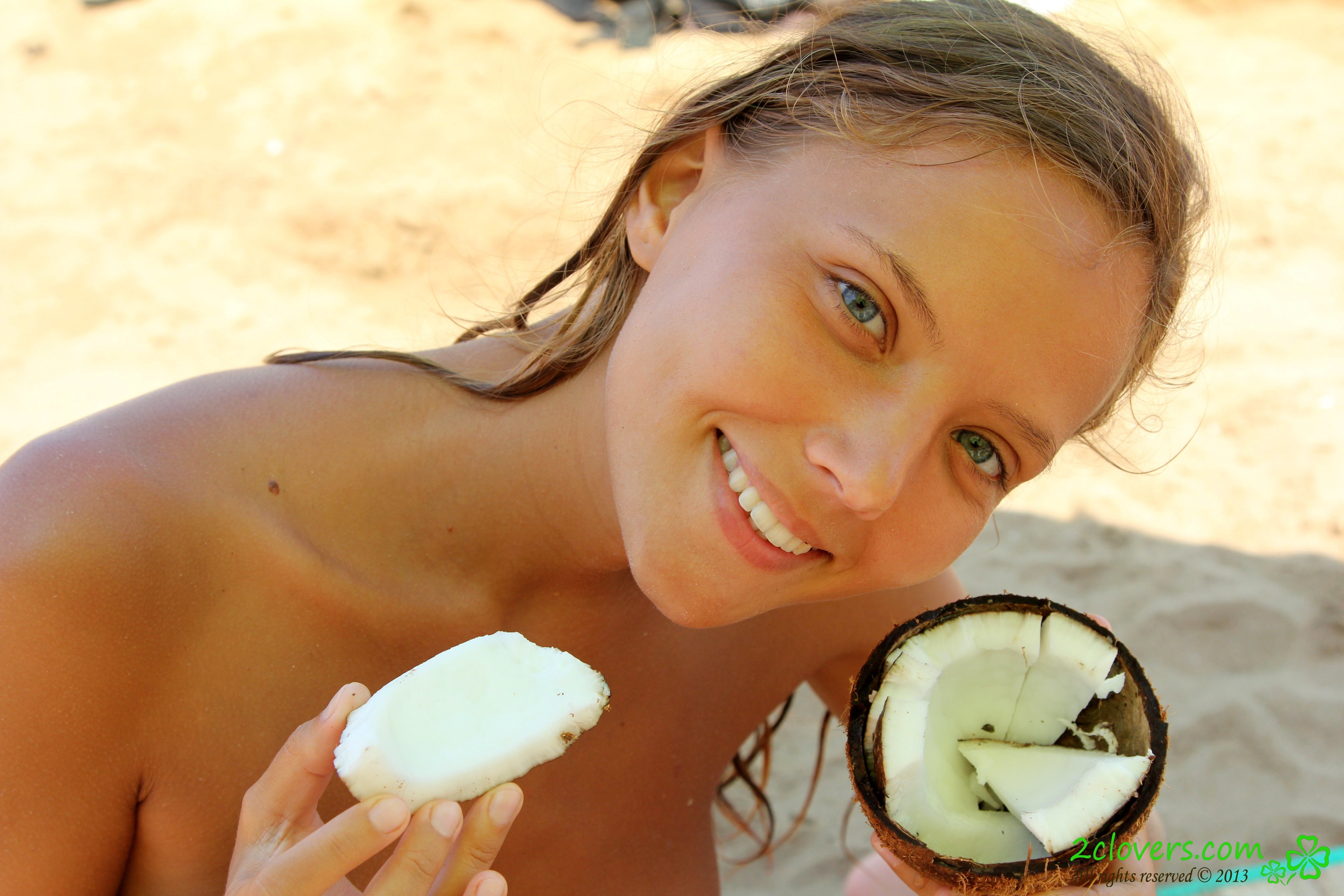 Изображение помечено: Beach, Blonde, Eyes, Katya Clover - Mango A, Mouth, Muddy at the beach, Russian, Sexy Wallpaper, Smiling, Cute, Face