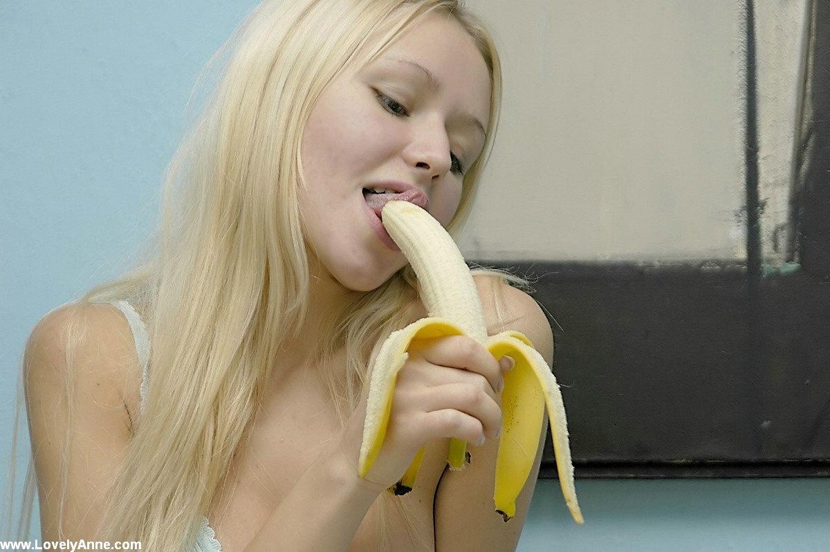 Изображение помечено: Blonde, Sexy Wallpaper, Tongue, Banana, Cute