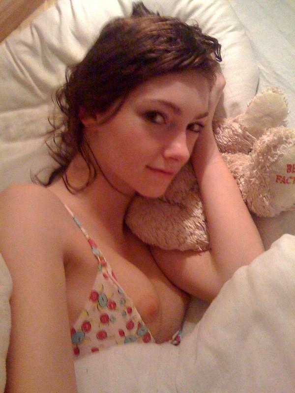 Изображение помечено: Brunette, Boobs, Cute, Eyes, Lingerie, Selfie