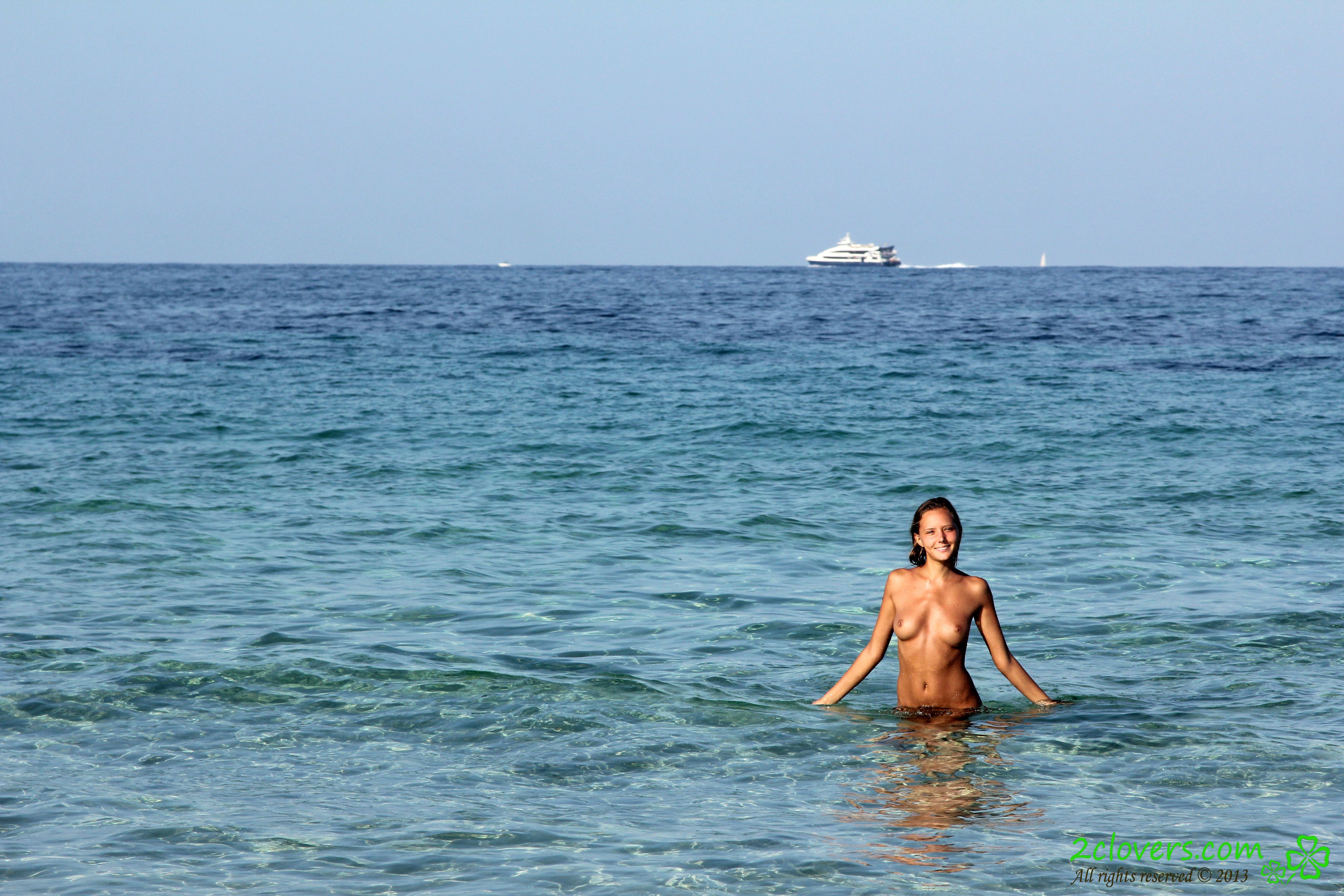 Изображение помечено: Skinny, 2clovers.com, Beach, Blonde, Boat, Es Cavallet Beach Part 1, Katya Clover - Mango A, Russian, Sexy Wallpaper, Smiling, Cute, Small Tits, Tanned, Tummy