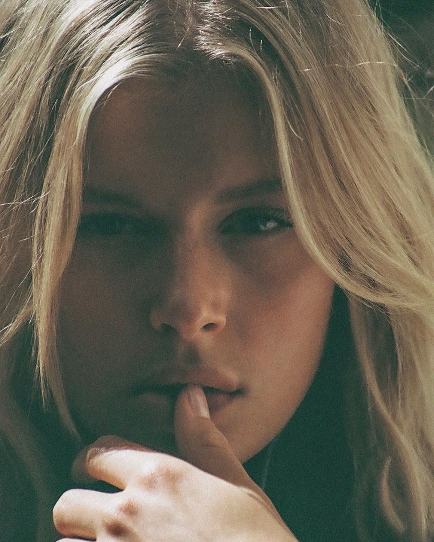 Изображение помечено: Skinny, Abby Neff, American, Blonde, Eyes, Cute, Face