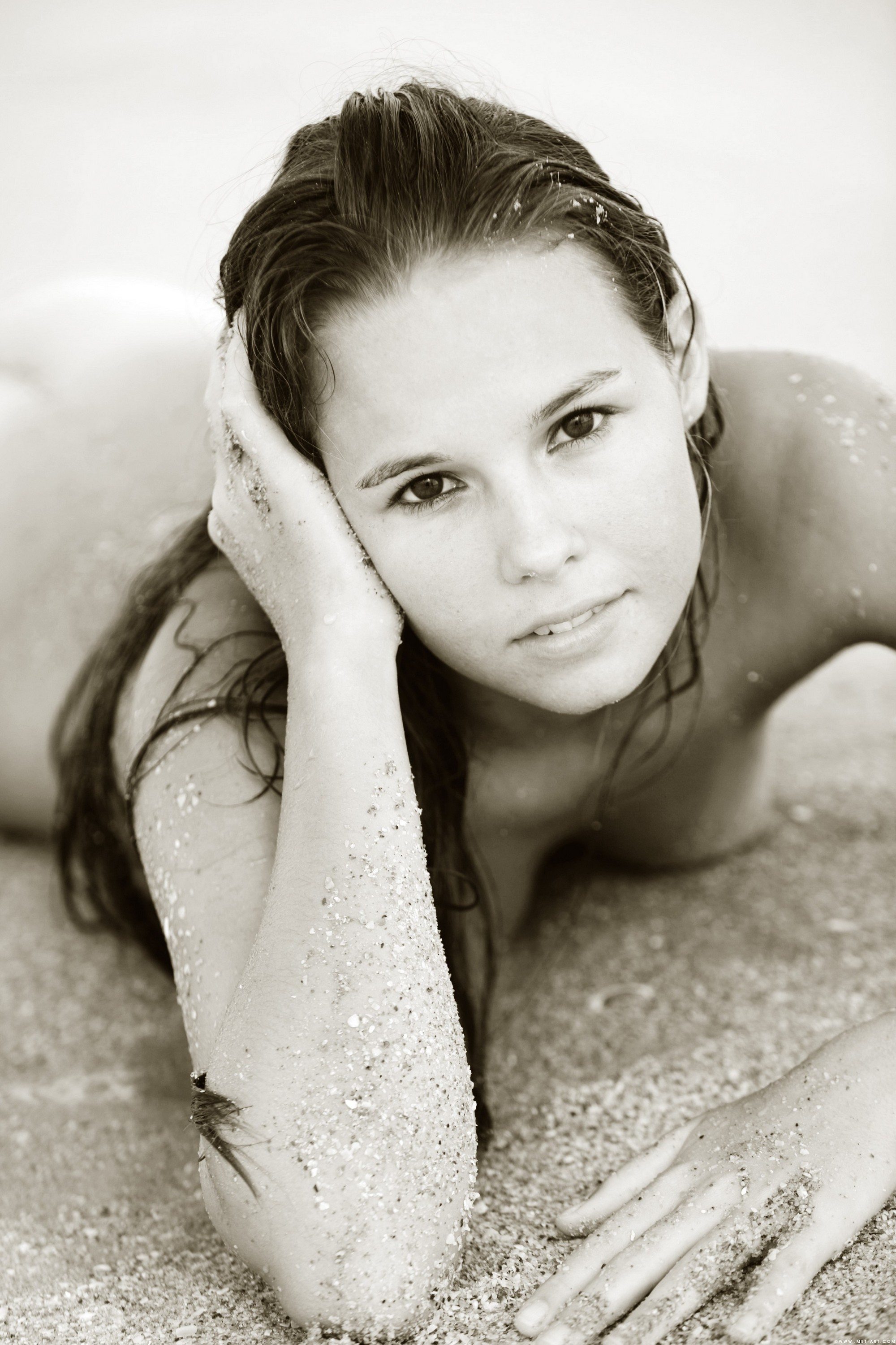 Изображение помечено: Skinny, American, Aria A, Beach, Black and White, Brunette, Kevin Roberts, MET Art, Vita, Cute, Small Tits