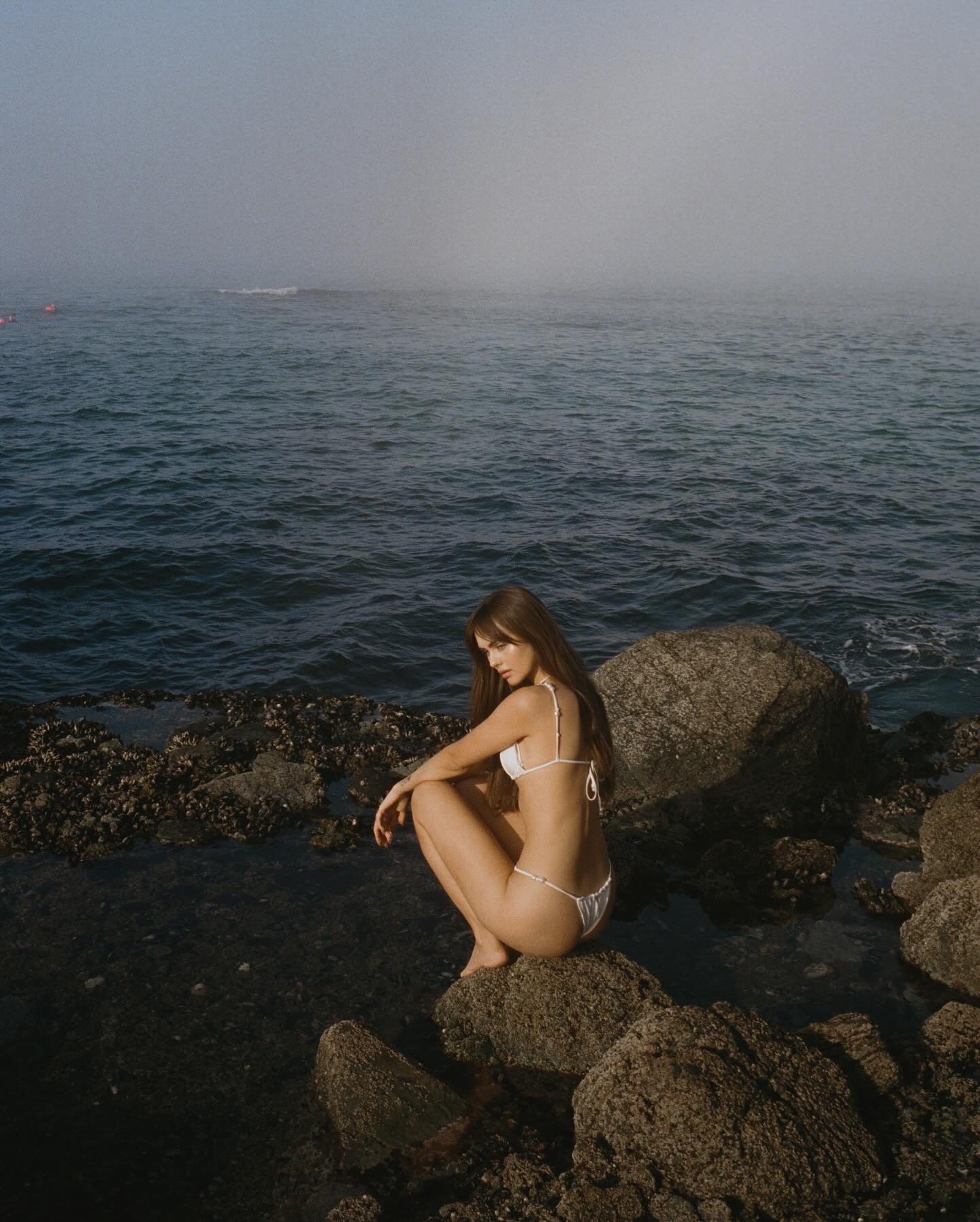 Изображение помечено: Skinny, Australian, Bikini, Brunette, Legs, Lily Easton, Cute