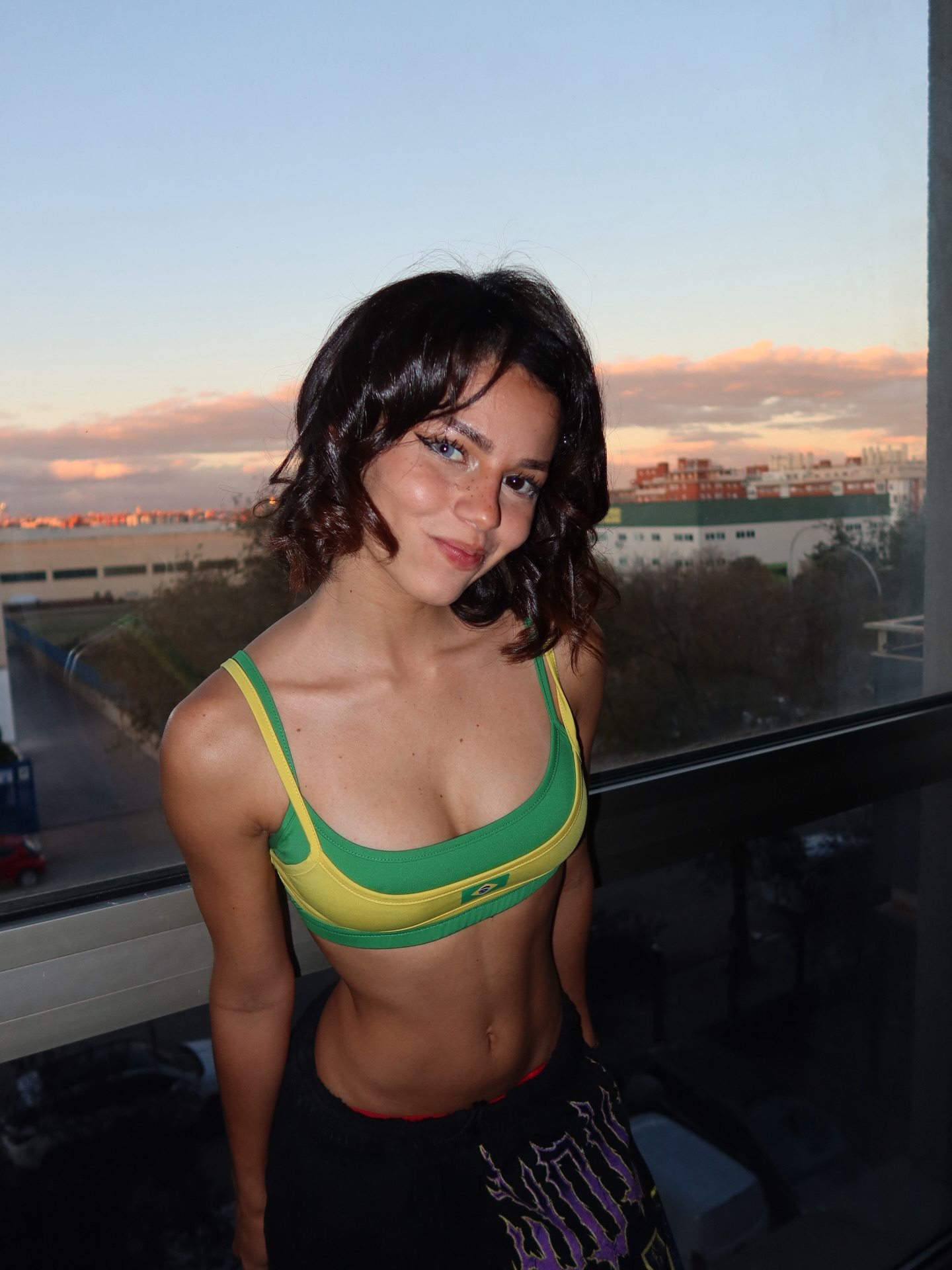 Изображение помечено: Skinny, Bikini, Brazilian, Brunette, Eyes, Larissa Kimberlly, Smiling, Cute, Tummy