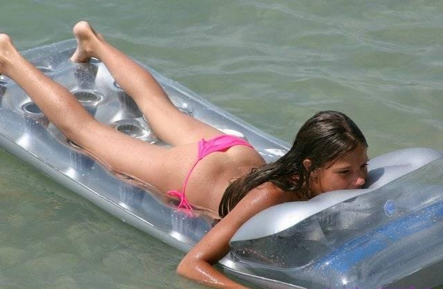 Изображение помечено: Skinny, Bikini, Brunette, Legs, Sexy Wallpaper, Ass - Butt