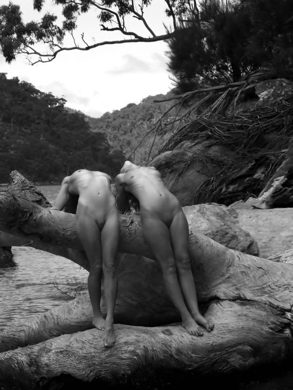 Изображение помечено: Skinny, Black and White, 2 girls, Feet, Legs, Nature, Small Tits, Tummy