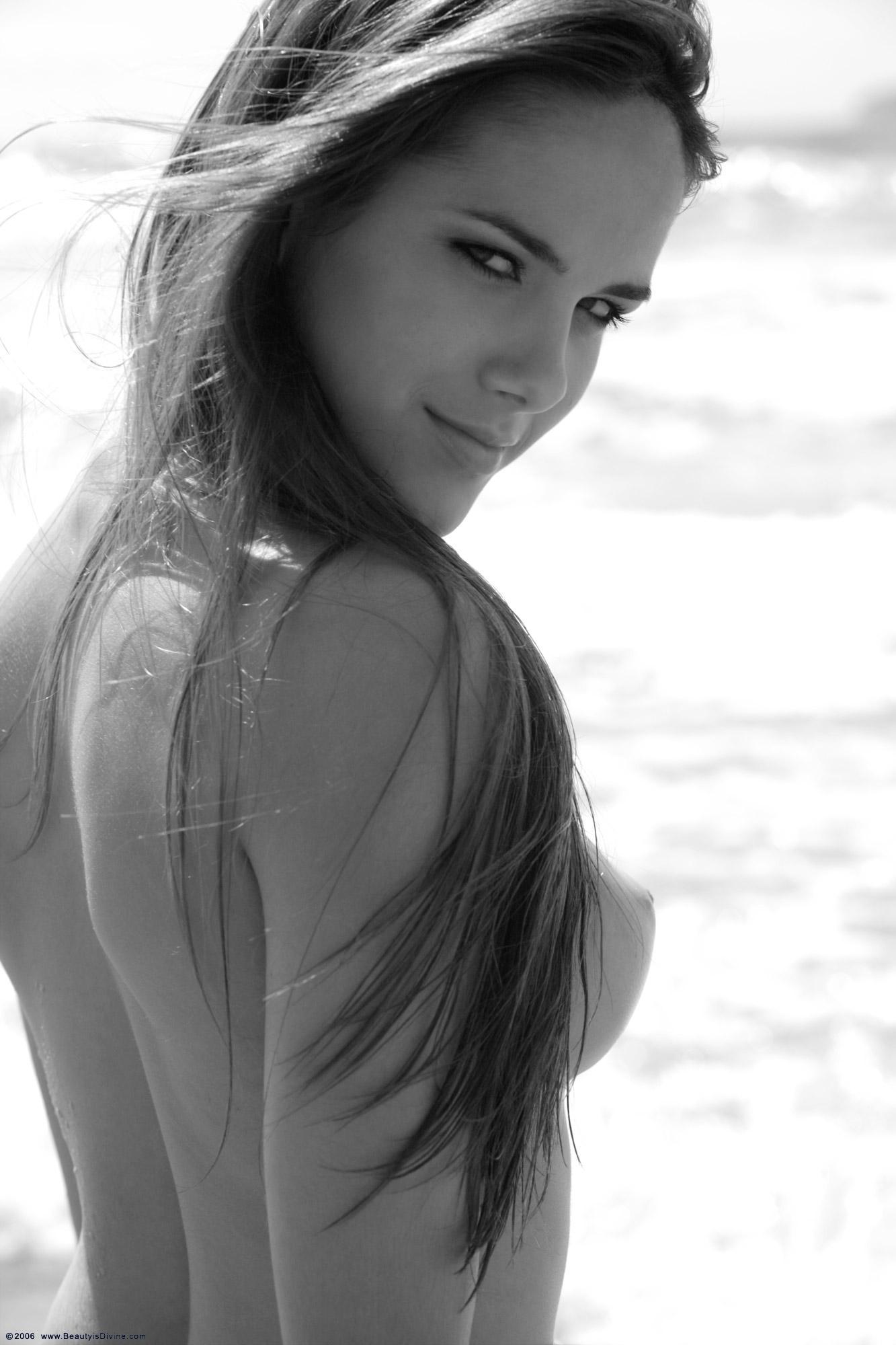 Изображение помечено: Skinny, Brazilian, Brunette, Roberta Murgo, Boobs, Cute