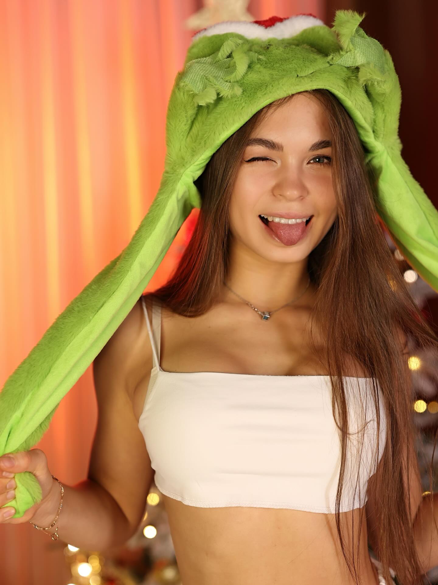 Изображение помечено: Skinny, Brunette, Christmas, Eyes, Lera Buns - Valeriia Makusheva - Valeria Titova, Russian, Smiling, Tongue, Cute