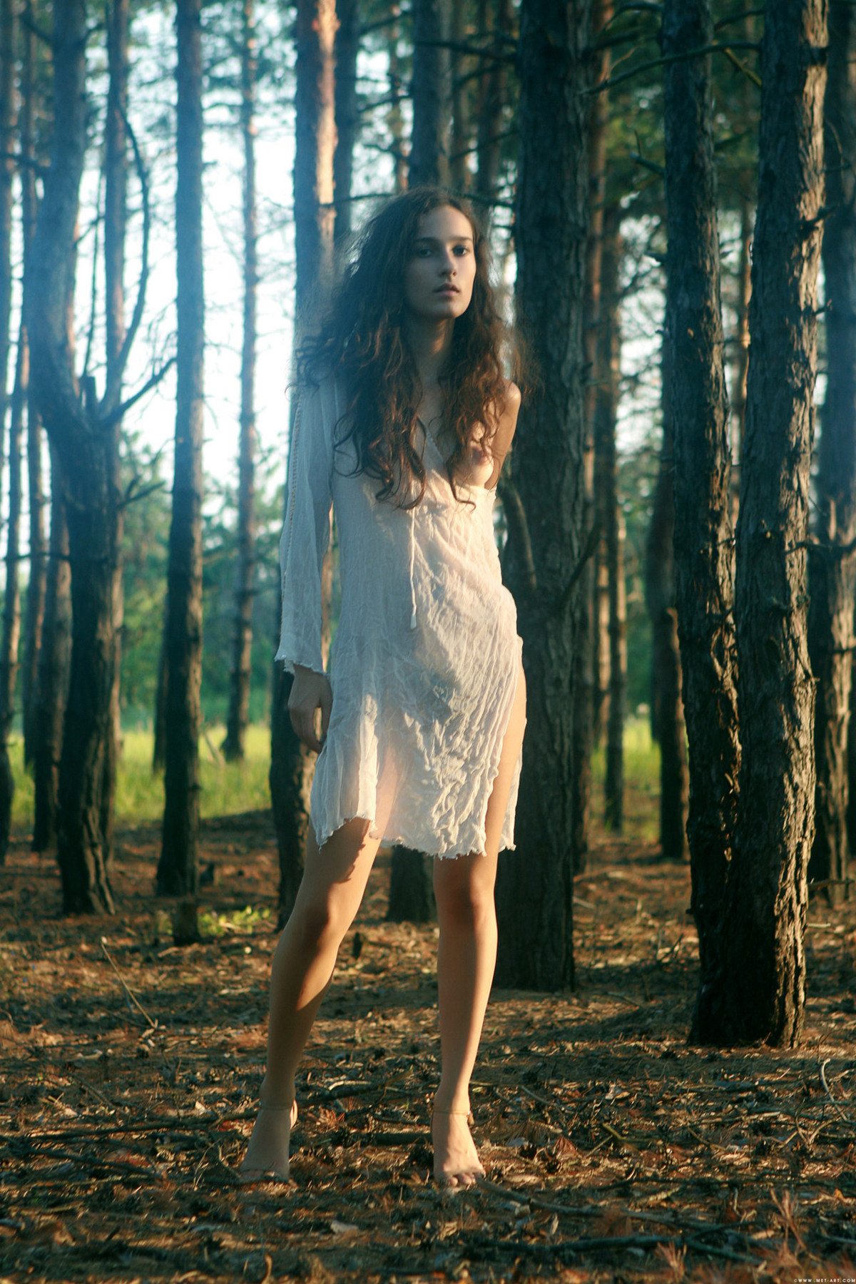 Изображение помечено: Skinny, Brunette, Feet, Legs, Nature, Shy