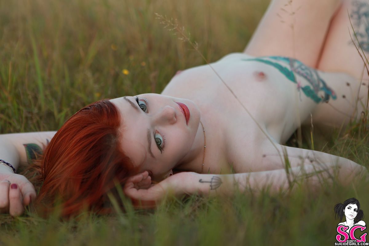 Изображение помечено: Skinny, Eyes, Nature, Redhead, Sexy Wallpaper, SuicideGirls, Cute, Small Tits, Tattoo