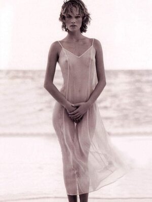Amber Valletta