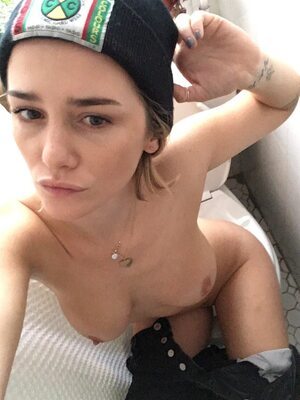 Изображение помечено: Addison Timlin, Blonde, American, Boobs, Celebrity - Star, Eyes, Leaked, Selfie, Tattoo