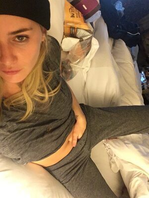 Изображение помечено: Addison Timlin, Blonde, American, Celebrity - Star, Eyes, Leaked, Masturbation, Selfie