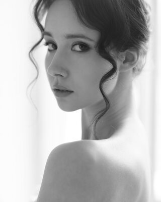 Изображение помечено: Anastasia Grinenko, Black and White, Brunette, Denis Goncharov, Eyes, Russian, Cute, Face