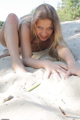 Изображение помечено: Anita - Nadin, Beach, Blonde, Domai, Eyes, Goddess Nudes, Legs, Smiling, Ukrainian, Cute