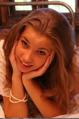 Изображение помечено: Antonio Clemens - Henry Sharpe, Brunette, Eyes, Feathers, Goddess Nudes, Marya, Russian