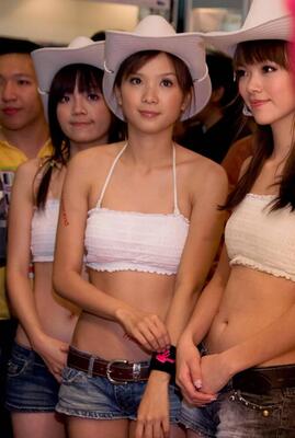 Изображение помечено: Asian, 3 girls, Hat, Tummy