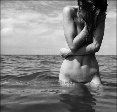 Изображение помечено: Beach, Black and White, Tummy