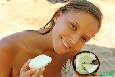 Изображение помечено: Beach, Blonde, Eyes, Katya Clover - Mango A, Mouth, Muddy at the beach, Russian, Sexy Wallpaper, Smiling, Cute, Face