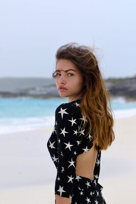 Изображение помечено: Beach, Brunette, Eyes, French, Thylane Blondeau, Celebrity - Star, Cute, Safe for work