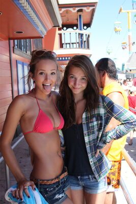 Изображение помечено: Bikini, Brunette, English, Eyes, Helen Owen, Piercing, Smiling, Tongue, 2 girls, Cute, Tummy
