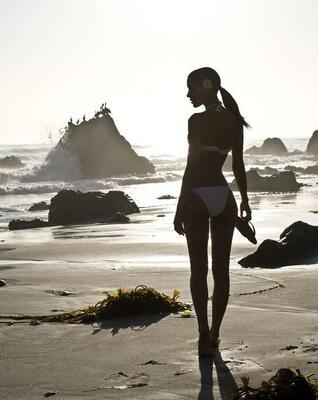 Изображение помечено: Black and White, Beach, Bikini