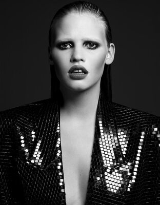 Изображение помечено: Black and White, Blonde, Dutch, Lara Stone, Celebrity - Star, Cute