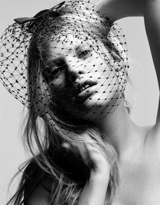 Изображение помечено: Black and White, Blonde, Dutch, Lara Stone, Celebrity - Star, Cute