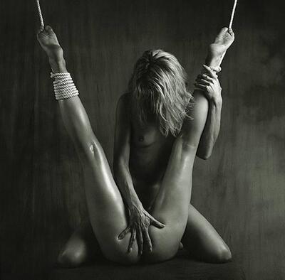 Изображение помечено: Black and White, Blonde, Feet, Legs, Lesbian, 2 girls, Bondage