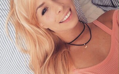 Изображение помечено: Blonde, Camgirl, Chaturbate, Jana Volkova, Sexy Wallpaper, Smiling