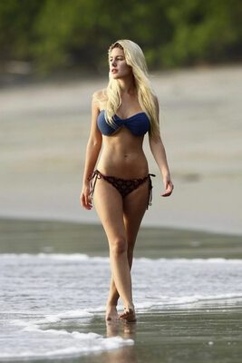 Изображение помечено: Blonde, Heidi Montag, American, Beach, Bikini, Celebrity - Star, Legs, Tummy