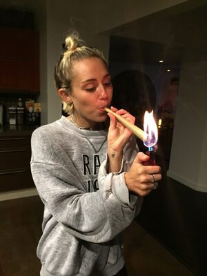 Изображение помечено: Blonde, Miley Cyrus, American, Celebrity - Star, Leaked