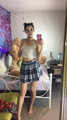 Изображение помечено: Bambii Bonsai, Brunette, Camgirl, Chaturbate, nood.tv, Selfie