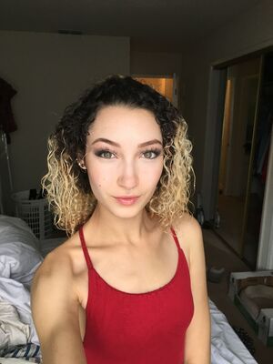 Изображение помечено: Bambii Bonsai, Brunette, Camgirl, Chaturbate, nood.tv