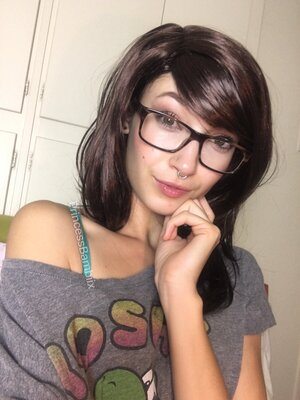 Изображение помечено: Bambii Bonsai, Brunette, Camgirl, Chaturbate, nood.tv