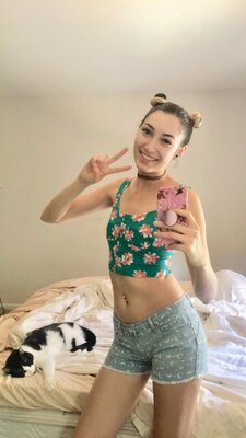 Изображение помечено: Bambii Bonsai, Brunette, Camgirl, Chaturbate, nood.tv