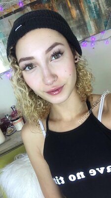 Изображение помечено: Bambii Bonsai, Brunette, Camgirl, Chaturbate, nood.tv