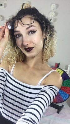 Изображение помечено: Brunette, Bambii Bonsai, Camgirl, Chaturbate, nood.tv