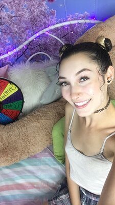 Изображение помечено: Brunette, Bambii Bonsai, Camgirl, Chaturbate, nood.tv