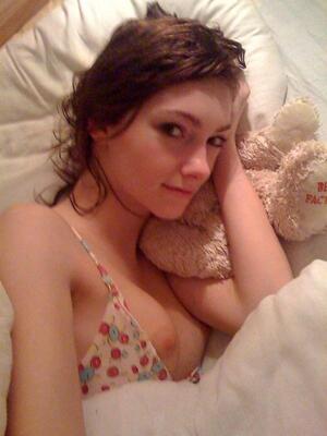 Изображение помечено: Brunette, Boobs, Cute, Eyes, Lingerie, Selfie