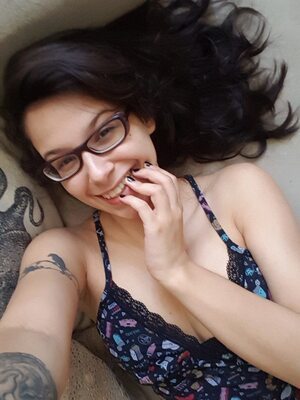 Изображение помечено: Brunette, Camgirl, GweenBlack, Selfie, Smiling