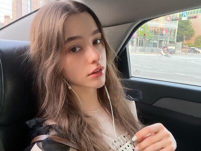 Изображение помечено: Brunette, Dasha Taran, Car, Cute, Eyes, Mouth, Russian, Safe for work, Sexy Wallpaper