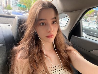Изображение помечено: Brunette, Dasha Taran, Car, Cute, Eyes, Mouth, Russian, Safe for work, Sexy Wallpaper