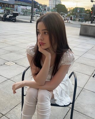 Изображение помечено: Brunette, Dasha Taran, Cute, Eyes, Russian, Safe for work, Shy