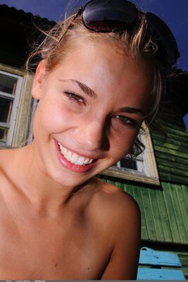 Изображение помечено: Antonio Clemens - Henry Sharpe, Brunette, Domai, Eyes, Marya, Meet Me, Russian, Smiling, Face