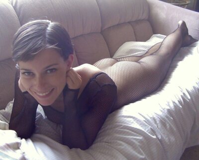 Изображение помечено: Brunette, Fishnet, Smiling