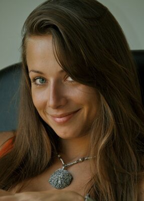 Изображение помечено: Brunette, Natacha Nies-Piotrowski, Belgian, Cute, Eyes, Face, Safe for work, Smiling