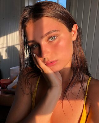 Изображение помечено: Brunette, Canadian, Eyes, Sophi Knight, Cute